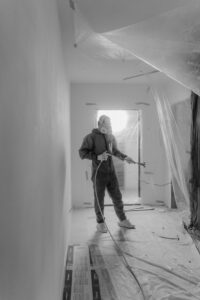 Aplicación-de-pintura-de-esmalte